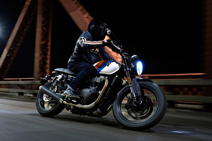 Sepeda motor klasik modern Triumph Speed Twin 900 2025