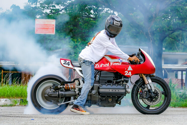 Pembalap kafe BMW K1100 oleh Zuhal Fast