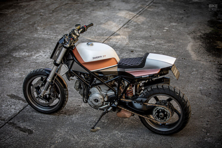 Pelacak jalanan Ducati Multistrada 1000 DS kustom