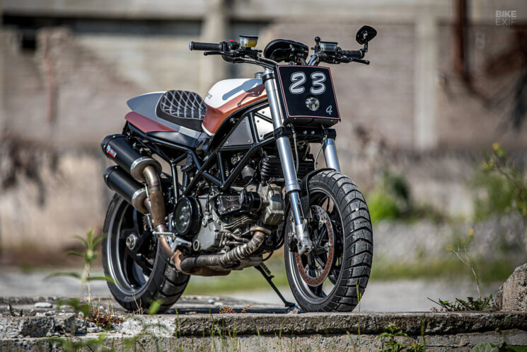 Pelacak jalanan Ducati Multistrada 1000 DS kustom