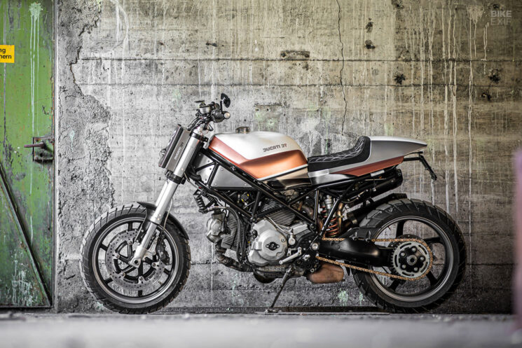 Pelacak jalanan Ducati Multistrada 1000 DS kustom