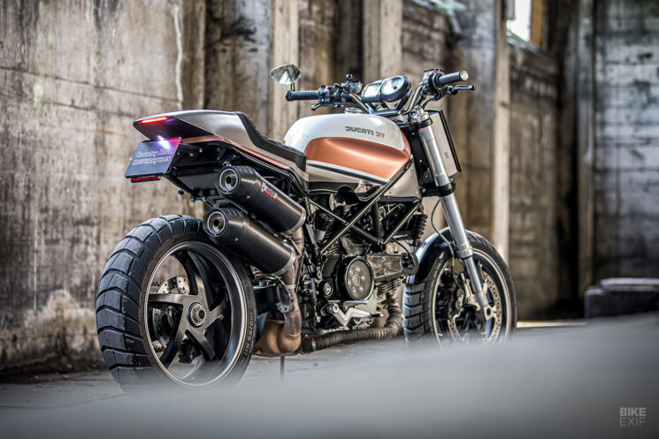 Pelacak jalanan Ducati Multistrada 1000 DS kustom