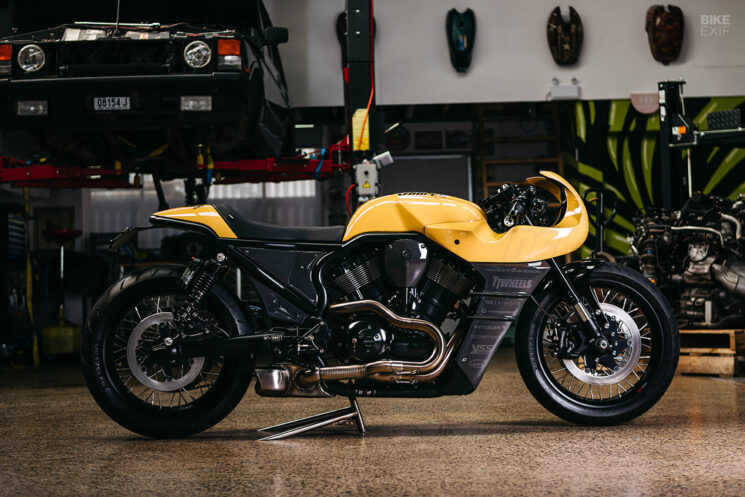 Pembalap kafe Harley-Davidson V-Rod oleh Black Cycles Australia