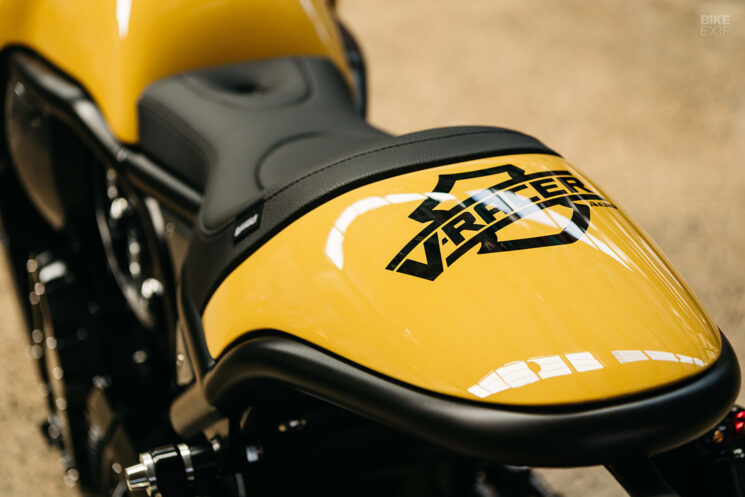 Pembalap kafe Harley-Davidson V-Rod oleh Black Cycles Australia