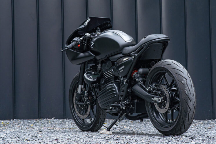 Pembalap kafe Triumph Speed 400 oleh K-Speed